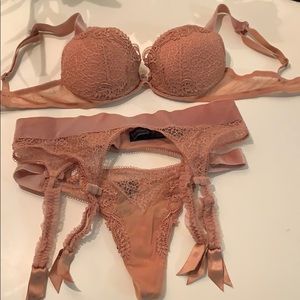 La Perla Set w/garter (NWOT)